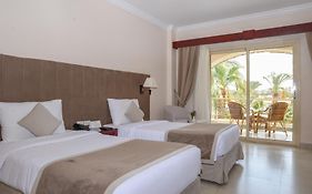 Brayka Bay Reef Resort  4*